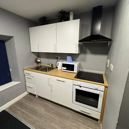 Habibi House Лонгфорд