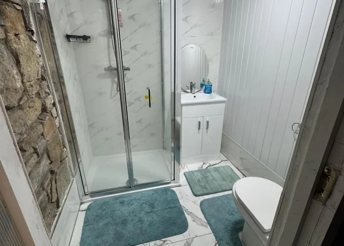 Habibi House 3* Longford